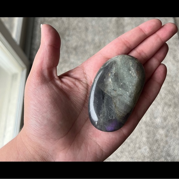 Labradorite Polished Palm Stone, Rare Shades - Picture 10 of 10